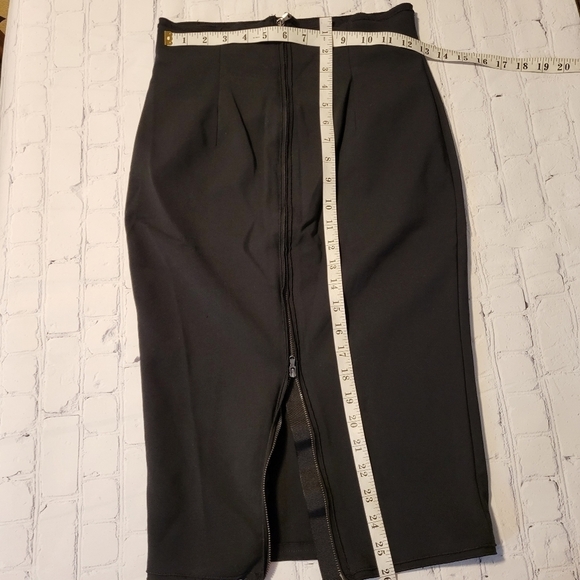 ZARA Back Zip Up Black Pencil Skirt Size Small - Picture 7 of 8